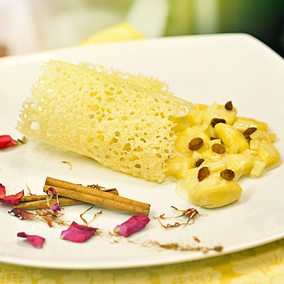 Gnocchi con trilogia di formaggi, uva sultanina e recioto passito